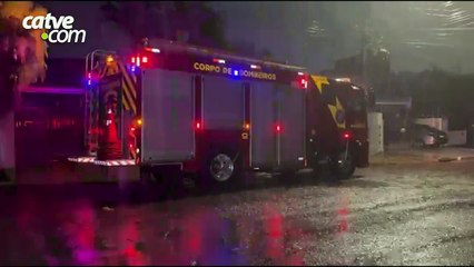 Água até os joelhos: temporal deixa família ilhada em Cascavel