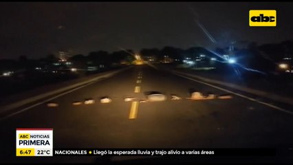 Malvivientes cierran camino para asaltar a conductores