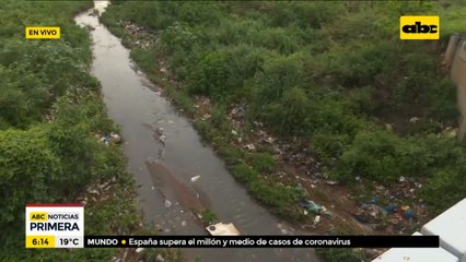 Gran cantidad de basura en la Bahía de Asunción
