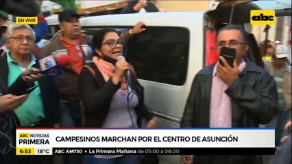 Campesinos marchan por el microcentro de Asunción