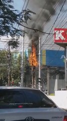 Se incendió una columna de la ANDE sobre la avenida España