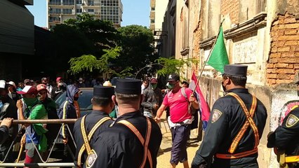 Piqueteros bloquean calles del microcentro