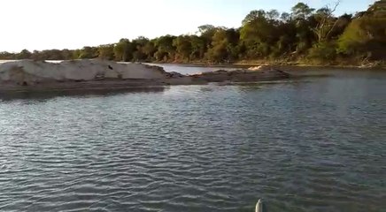 Diques en el  Tebicuary