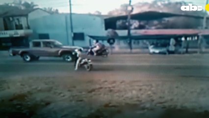 Mujer hace vito de dinero para evitar que le roben todo el dinero