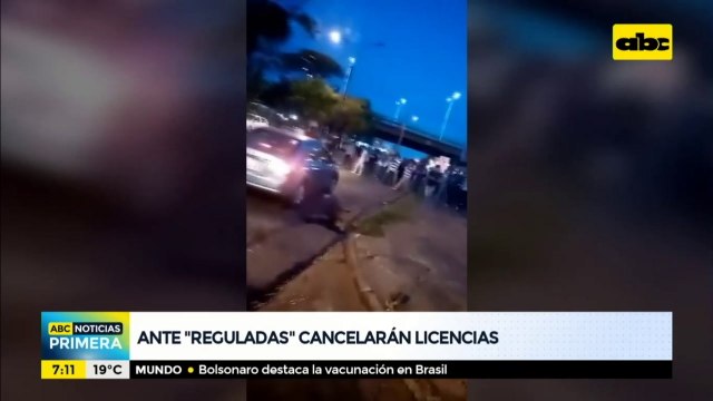 Pasajeros cansados de reguladas de buses protestaron ayer