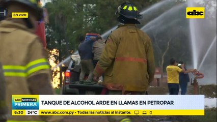 Bomberos siguen luchando contra el fuego en Petropar