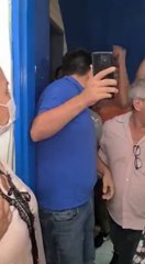 Efrainistas y llanistas, a los empujones y gritos