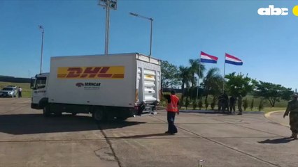 Camión se alista para traslado de primer lote de vacunas en llegar al país