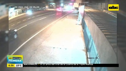 Motociclista muere tras chocar contra una camioneta