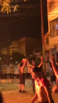 Agentes policiales piden tregua a los manifestantes