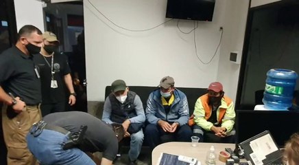 Detienen a tres funcionarios de Dinac por caso maleta con droga