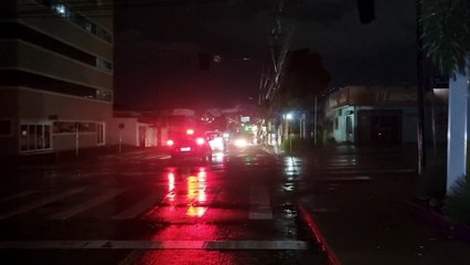 Vários cruzamentos estão com os semáforos desligados ou em amarelo piscante após temporal