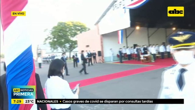 Mientras la ciudadanía le exige respuestas, Abdo aparece en entrega de helicópteros donados