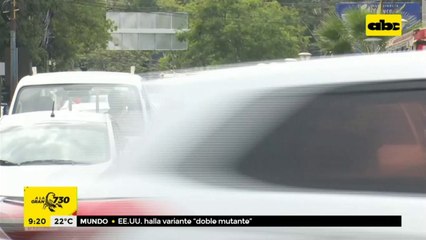 Colectivo choca contra columna y deja sin semáforo a zona de Aviadores del Chaco y San Martín