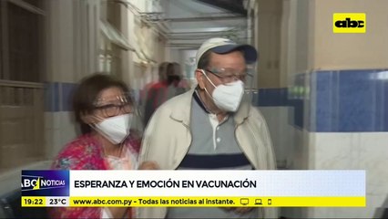 Esperanza y emoción tras primer día de vacunación a abuelitos