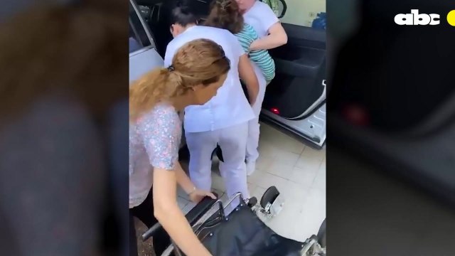 Suplicio de una abuela encamada para recibir la dosis antiCOVID