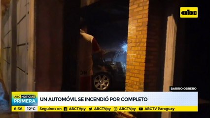 Un automóvil se incendió por completo en Barrio Obrero