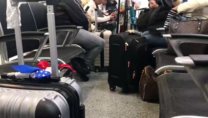 Avión de JetBlue con destino a Santo Domingo deja a pasajeros varados en JFK