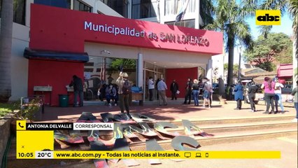 Jóvenes se manifiestan frente a la Municipalidad de San Lorenzo
