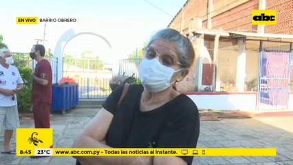Filas desde las 3:00 de la mañana, pero no hay vacunas en el Club Fomento de Barrio Obrero