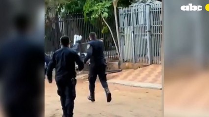 Delincuentes pasaron casa por casa intentando huir de la policía