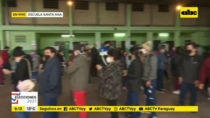 Aglomeración en los locales de votación