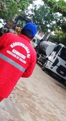 Un vecino impidió que obreros de la Municipalidad ingresen al barrio Tablada