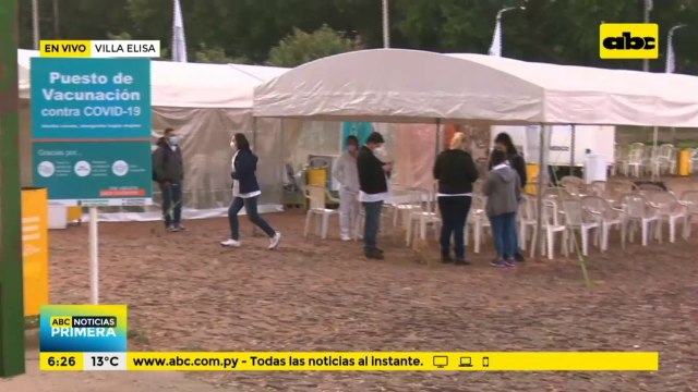 En Villa Elisa, aguardan desde temprano para recibir dosis anticovid