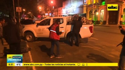 Asisten a indígenas que se encuentran en la Plaza Uruguaya