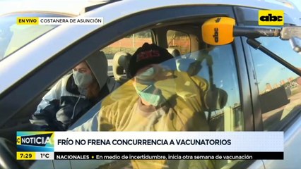Frío no frena concurrencia a vacunatorios