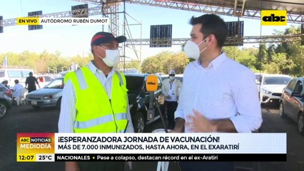 Touring recarga combustible a vehículos varados en el Rubén Dumot