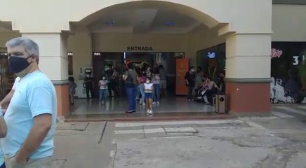 Bomberos controlan principio de incendio en shopping de San Lorenzo