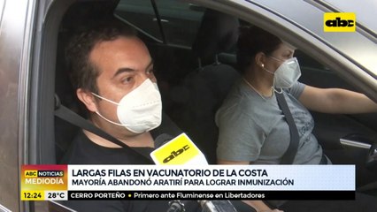 Largas filas en vacunatorio del Sanatorio La Costa