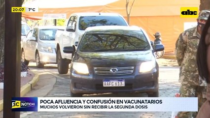 Poca afluencia y confusión en vacunatorios