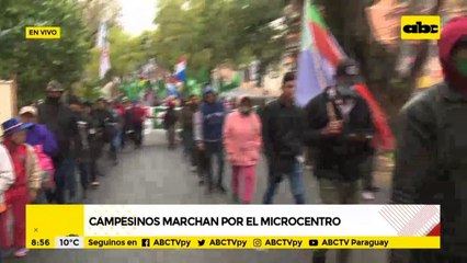 Campesinos marchan por el microcentro asunceno