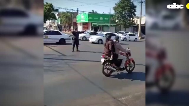 Manifestación En Encarnacion, Comerciantes Y Taxistas