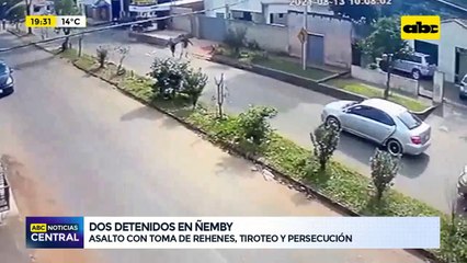 Asalto con toma de rehenes, tiroteo y persecución
