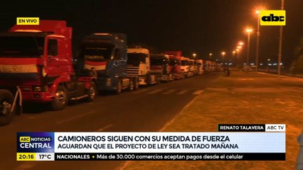 Camioneros siguen con su medida de fuerza