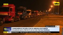 Camioneros siguen con su medida de fuerza