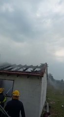 Fulminante rayo ocasionó incendio en una vivienda de San Ignacio, Misiones (2)