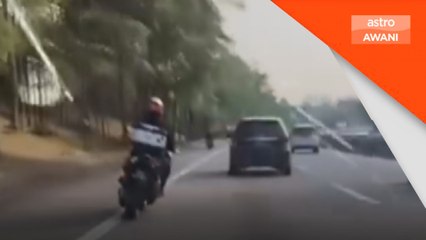 Polis buru penunggang motosikal baling batu pecah cermin kereta