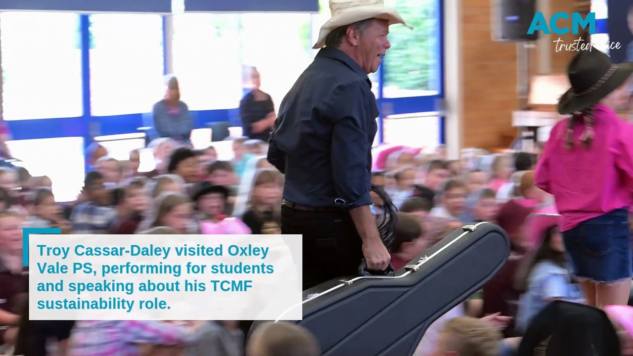 Troy Cassar-Daley visits Oxley Vale Public School 1