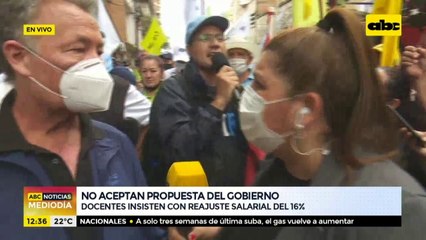 Docentes no aceptan propuesta de reajuste del 11% y sigue el paro