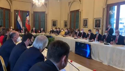 Encuentro de Ministros del Gabinete de Abdo, legisladores paraguayos con sus pares chilenos en Palacio de Gobierno.
