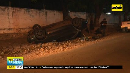 Chofer salió ileso tras vuelco de vehículo