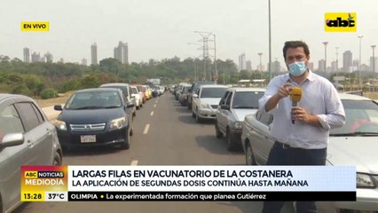 Largas filas en vacunatorio de la Costanera de Asunción
