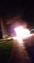 Queman camioneta de ganador en D. Martínez de Irala