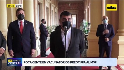 Preocupante movimiento de gente en vacunatorios