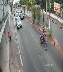 Buscan a conductor que mató a un motociclista y luego huyó.