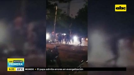 Turba atropella subcomisaría para rescatar a detenido